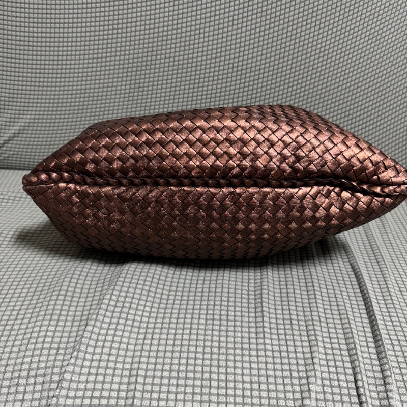 BOTTEGA VENETA 寶緹嘉 光澤感小牛皮編織 立體 肩背包 腋下包 金屬色-8
