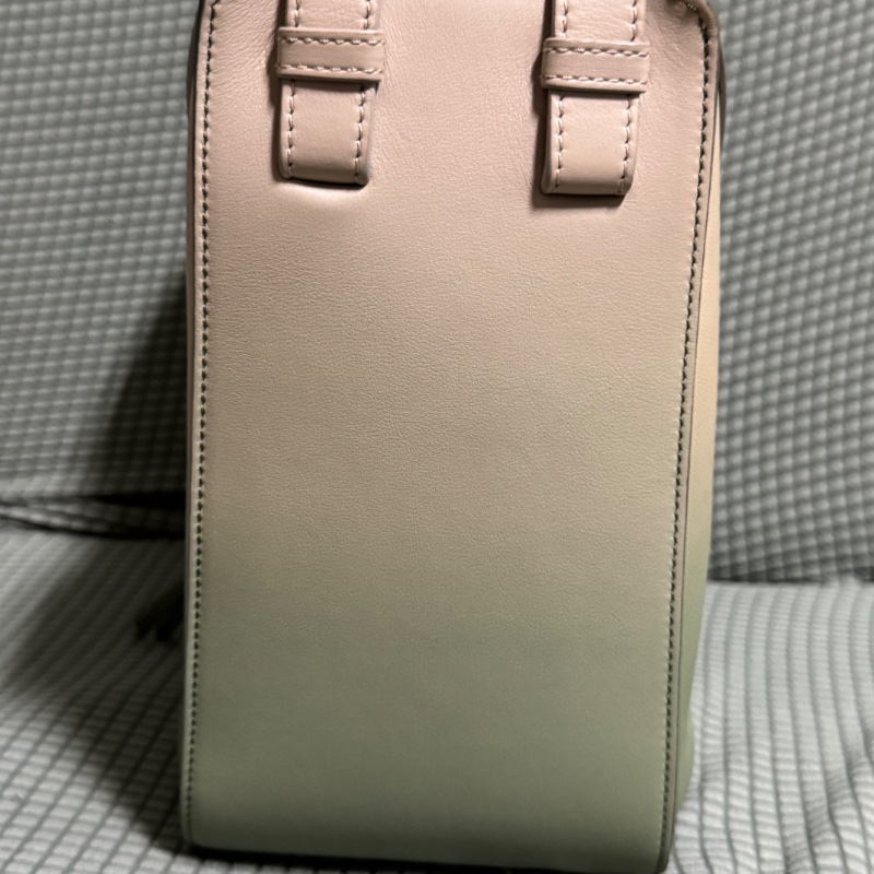 LOEWE HAMMOCK 漸層奶蓋綠吊床包 小號-1