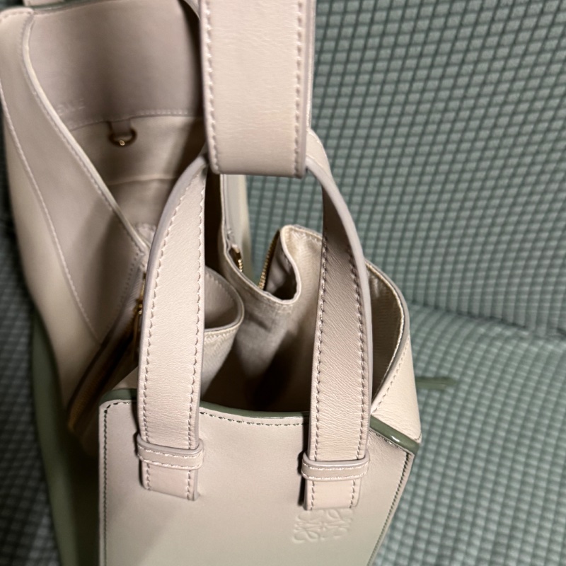 LOEWE HAMMOCK 漸層奶蓋綠吊床包 小號-3