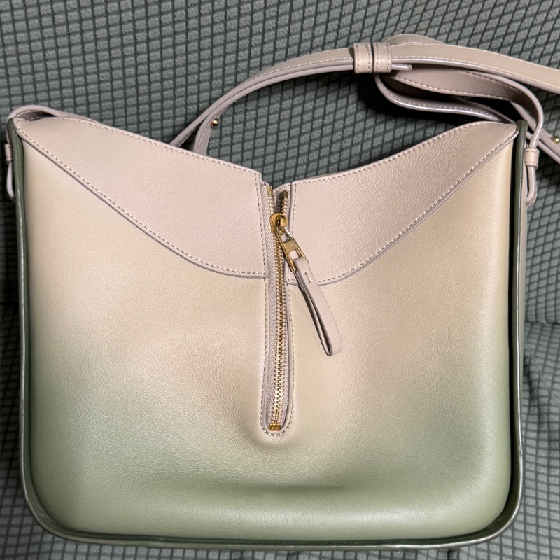LOEWE HAMMOCK 漸層奶蓋綠吊床包 小號-11