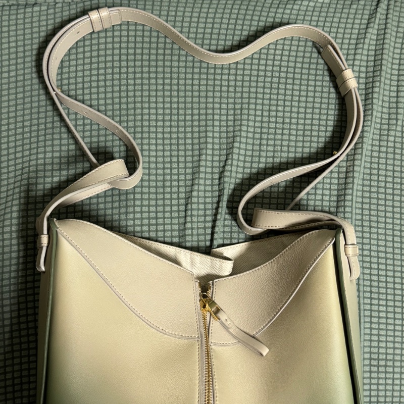 LOEWE HAMMOCK 漸層奶蓋綠吊床包 小號-16