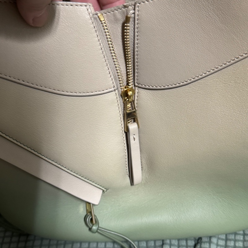 LOEWE HAMMOCK 漸層奶蓋綠吊床包 小號-23