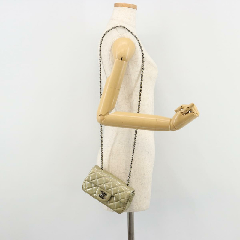 【日本直送】香奈兒 (CHANEL) 鏈條迷你絎縫 16 包,漆皮材質,綠色銀色雙 C 標誌,貨號 181668V-22
