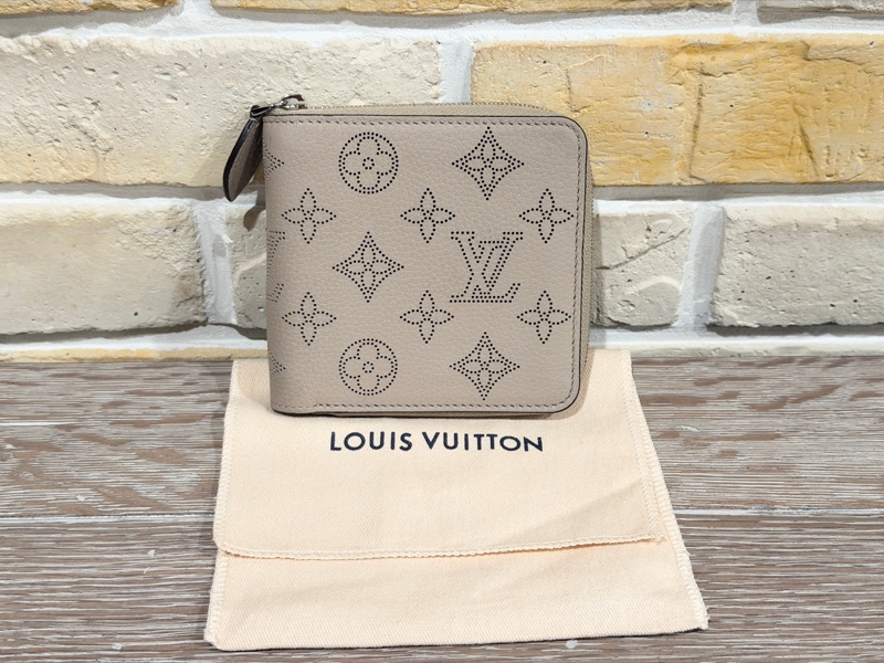 Louis Vuitton 雷射雕花短夾-1