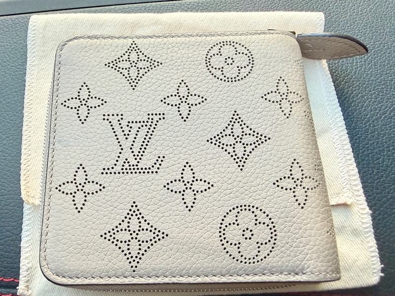 Louis Vuitton 雷射雕花短夾-2
