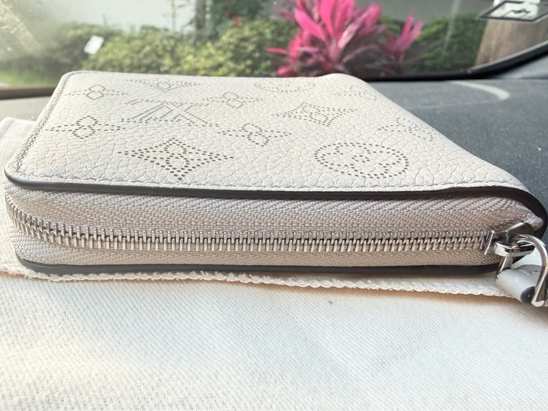 Louis Vuitton 雷射雕花短夾-7