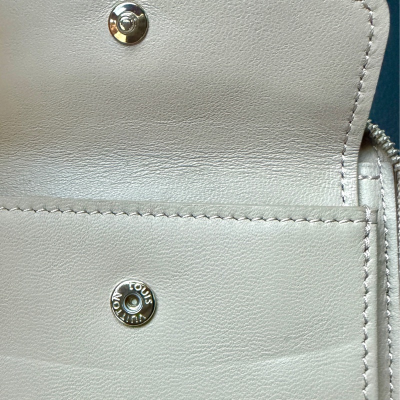 Louis Vuitton 雷射雕花短夾-14