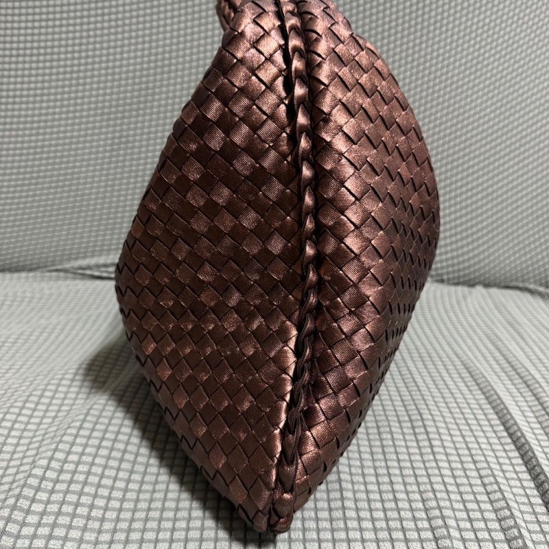 BOTTEGA VENETA 寶緹嘉 光澤感小牛皮編織 立體 肩背包 腋下包 金屬色-7