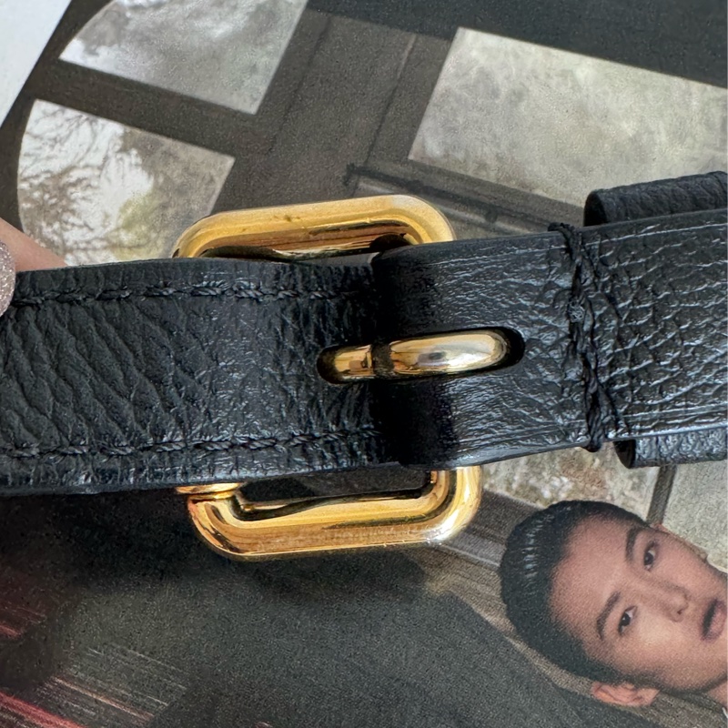LV黑壓紋郵差包😎超好用-49