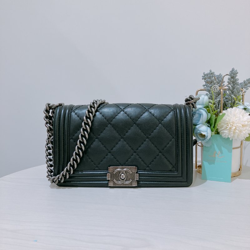 TK2067 Chanel Boy Medium 25cm Lambskin Black X PHW-0