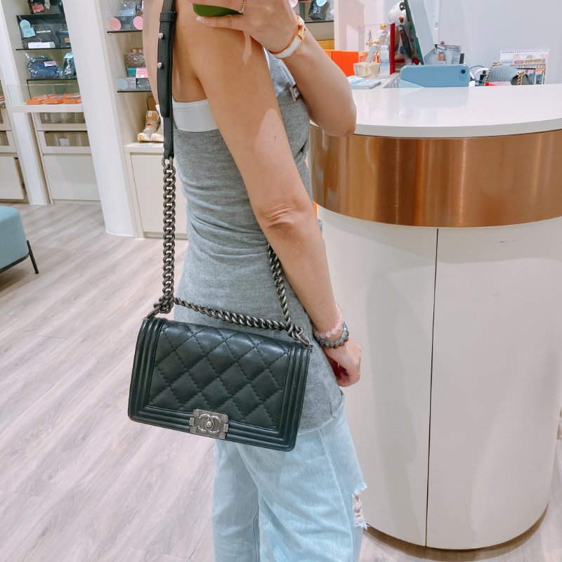 TK2067 Chanel Boy Medium 25cm Lambskin Black X PHW-1