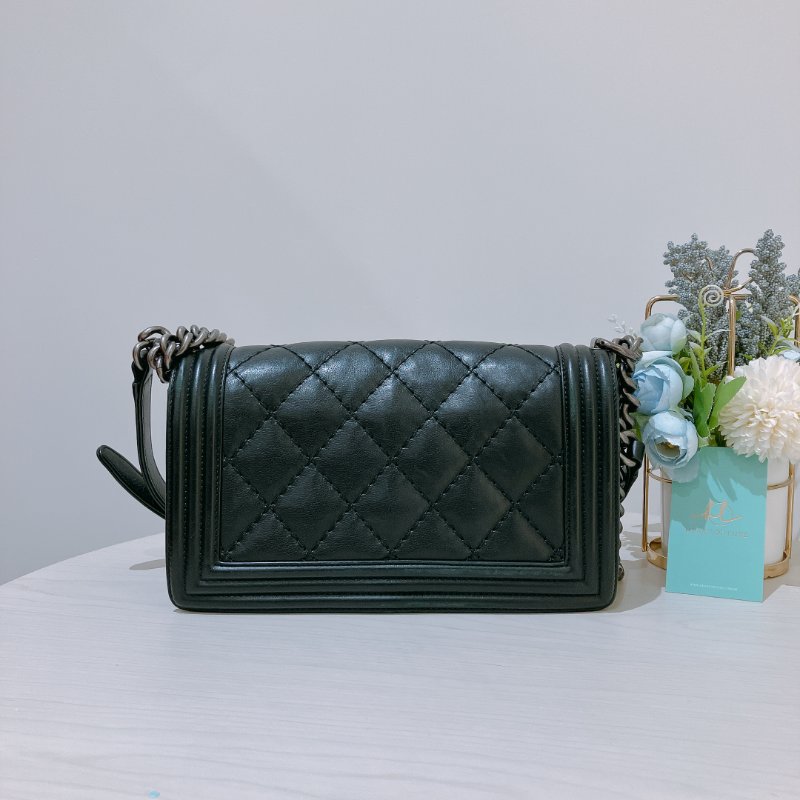 TK2067 Chanel Boy Medium 25cm Lambskin Black X PHW-3