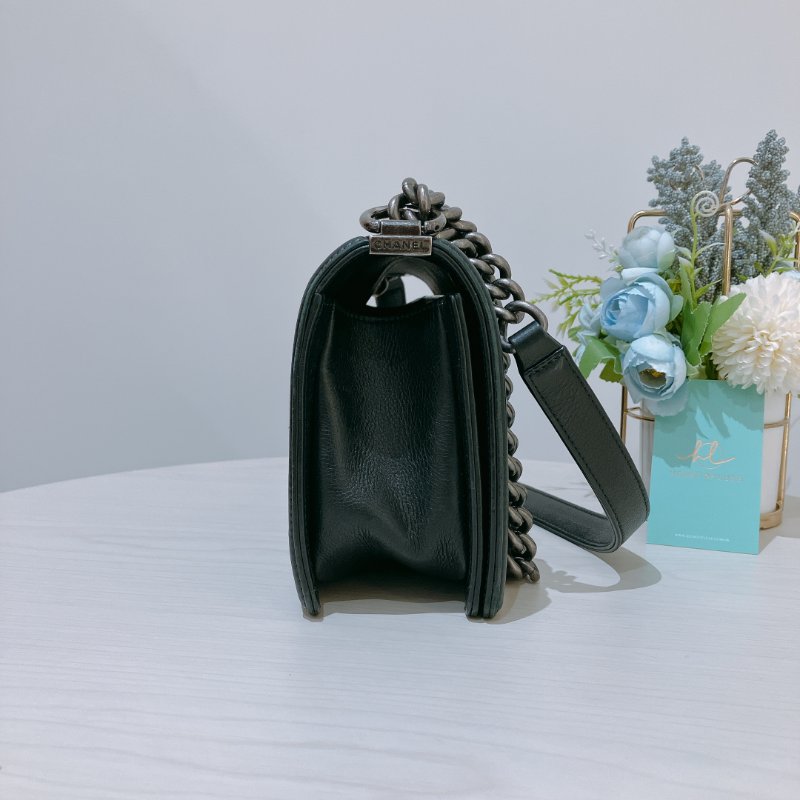 TK2067 Chanel Boy Medium 25cm Lambskin Black X PHW-4