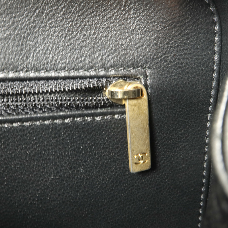 CHANEL 牛皮皮革CC Filigree Vanity Case Medium手挽肩背兩用袋-10