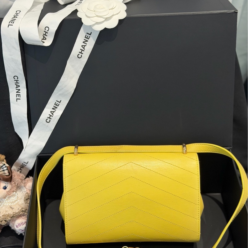 Chanel香奈兒 季節款信封包 鐳射27開帶卡 檸檬黃 金扣 V紋牛皮 尺寸20*13.5*5.5-1