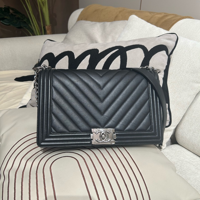 Chanel boy Chanel 28cm黑色牛皮銀扣-0