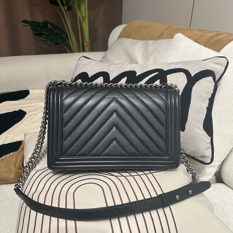 Chanel boy Chanel 28cm黑色牛皮銀扣-2