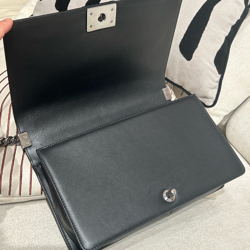 Chanel boy Chanel 28cm黑色牛皮銀扣-5