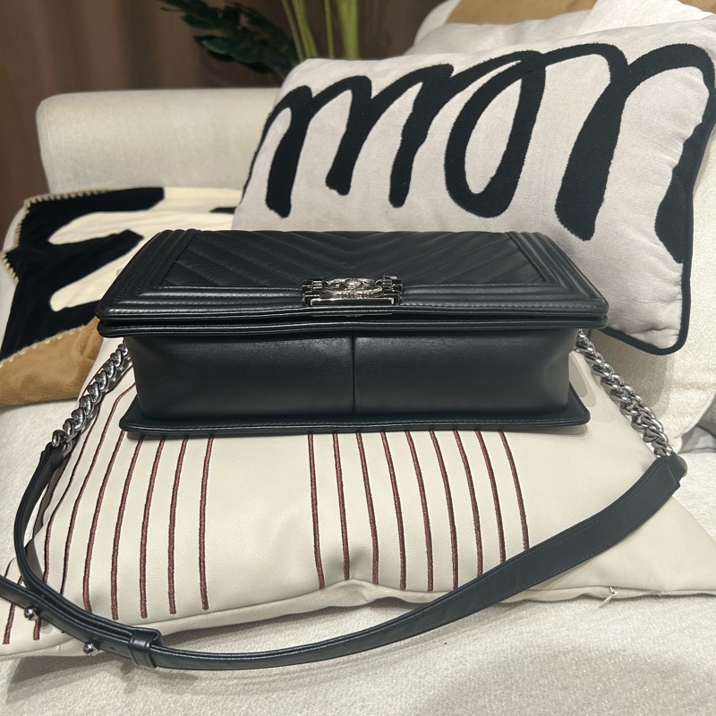 Chanel boy Chanel 28cm黑色牛皮銀扣-8