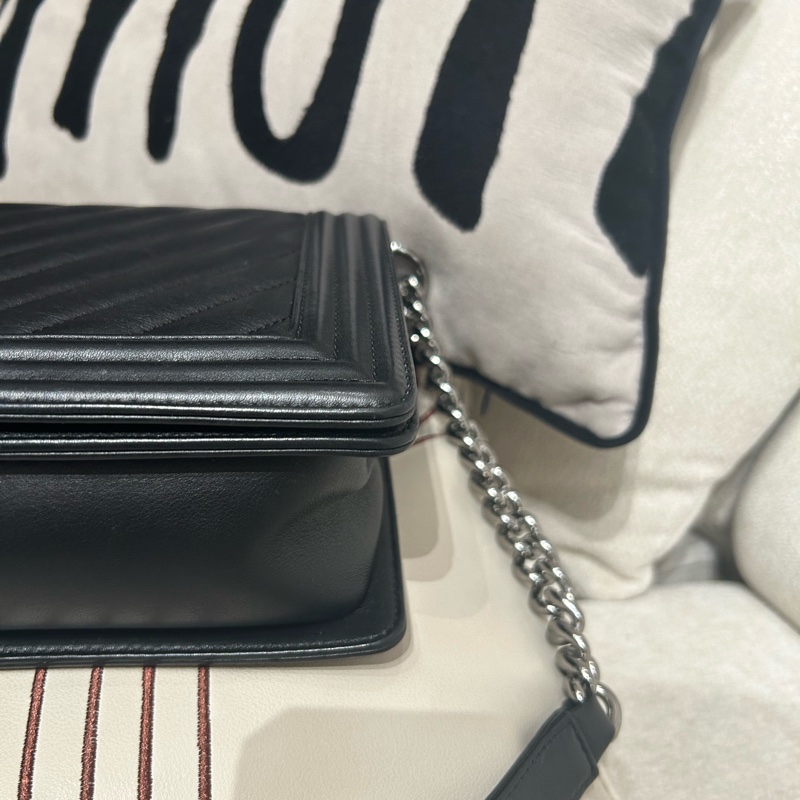 Chanel boy Chanel 28cm黑色牛皮銀扣-11
