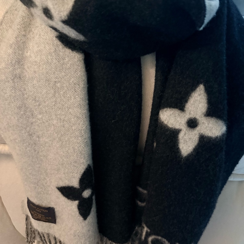 ❣️ Louis Vuitton 經典羊絨圍巾(黑灰)-2