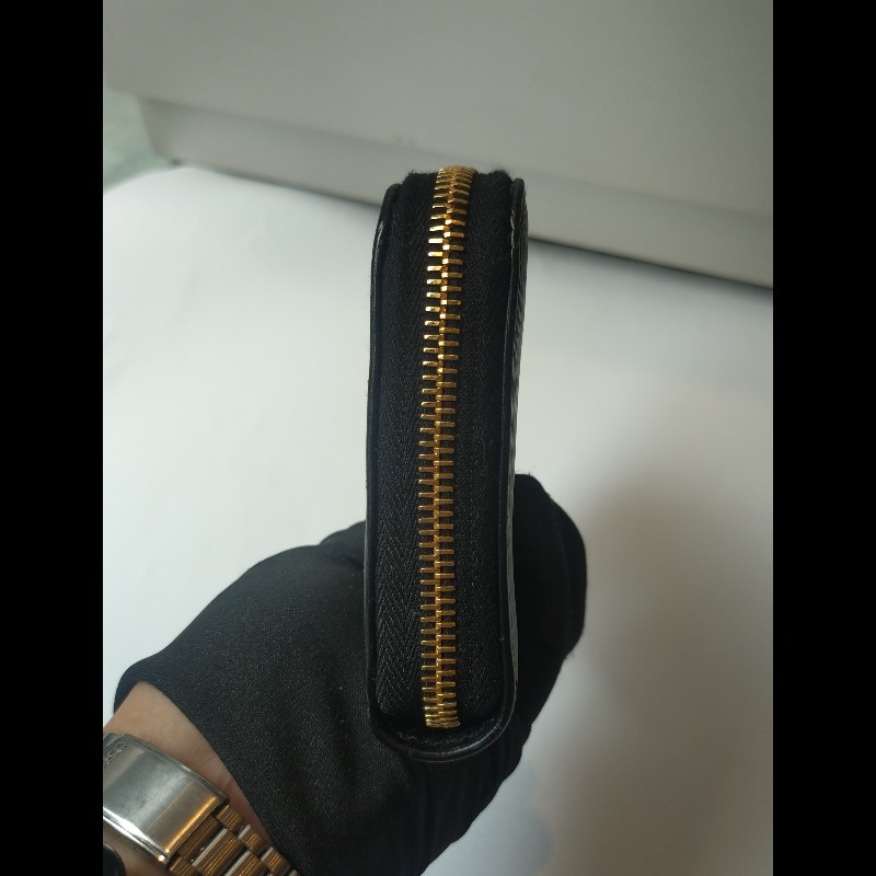 Prada 黑皮拉鍊長夾-5