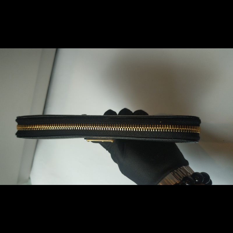 Prada 黑皮拉鍊長夾-6