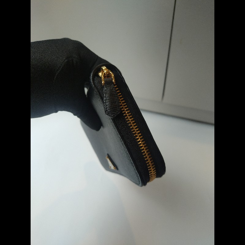 Prada 黑皮拉鍊長夾-8