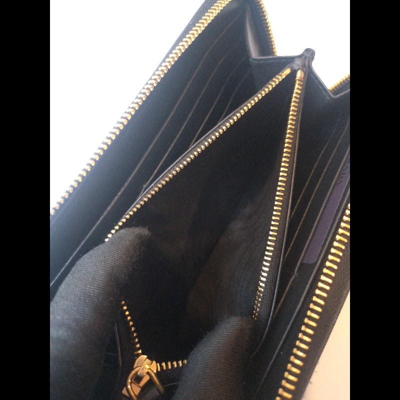 Prada 黑皮拉鍊長夾-15