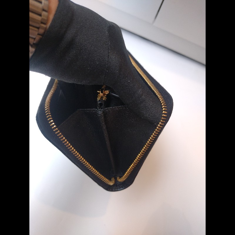 Prada 黑皮拉鍊長夾-16