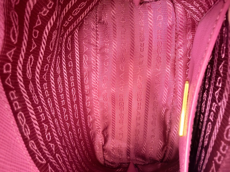Prada桃粉防刮牛皮迷你貝殼手提斜背包-23