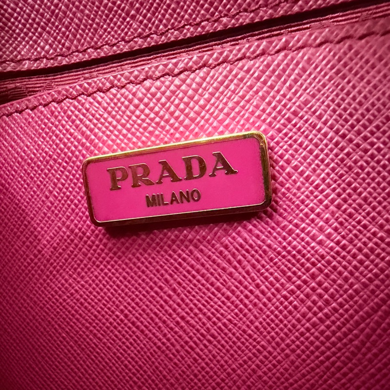 Prada桃粉防刮牛皮迷你貝殼手提斜背包-36
