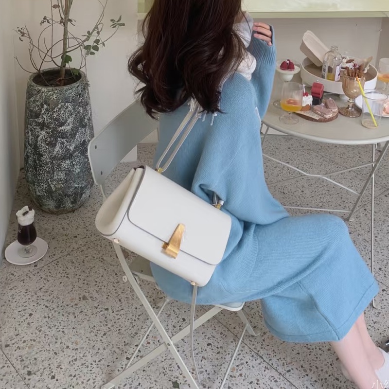 莉亞精品♡ Bv 白色斜背包 二手美包-1