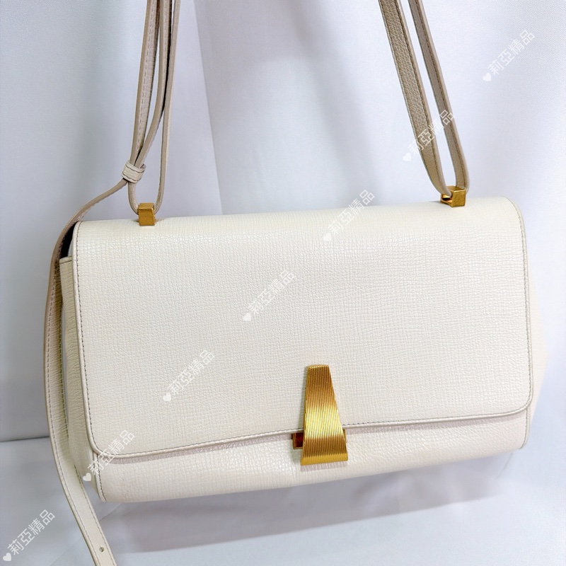莉亞精品♡ Bv 白色斜背包 二手美包-2