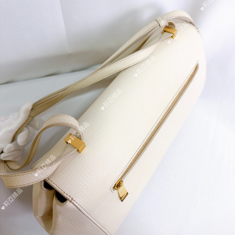 莉亞精品♡ Bv 白色斜背包 二手美包-4