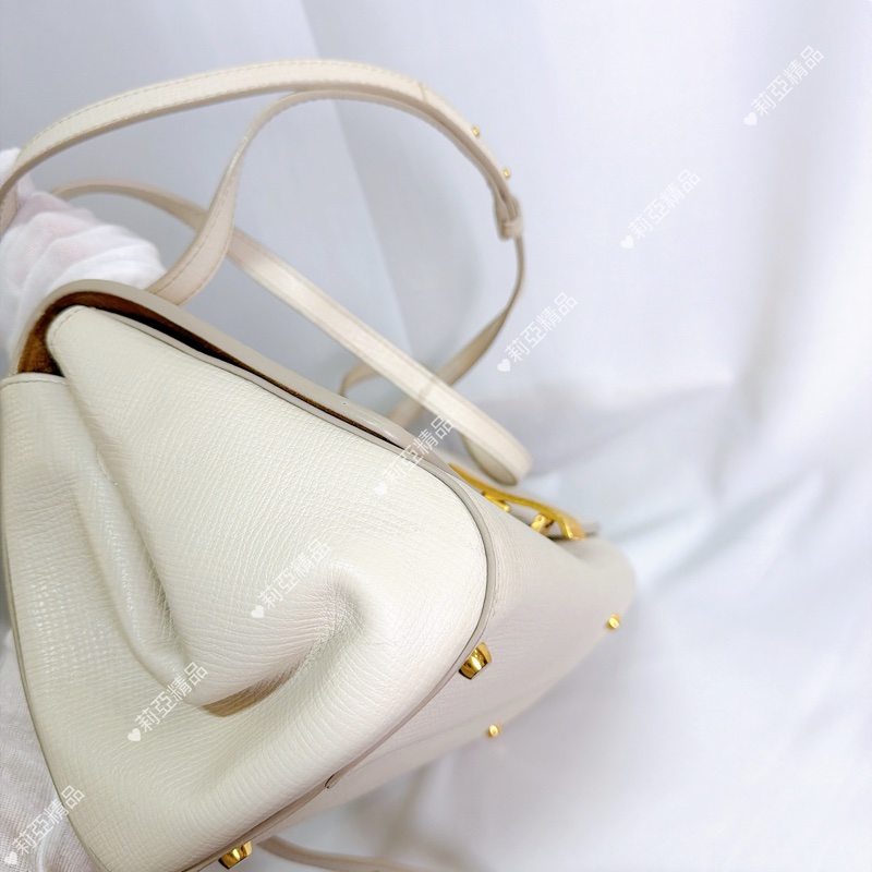 莉亞精品♡ Bv 白色斜背包 二手美包-9
