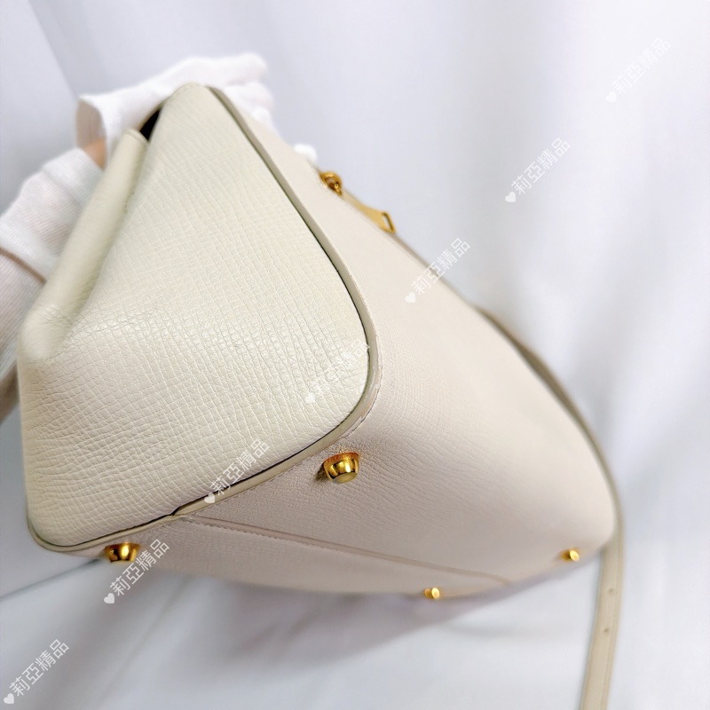 莉亞精品♡ Bv 白色斜背包 二手美包-10
