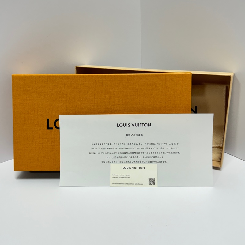 【晶片款/LV最頂級皮革】 LV M11721 Taurillon 黑壓紋牛皮長夾 (專櫃43,500)-2