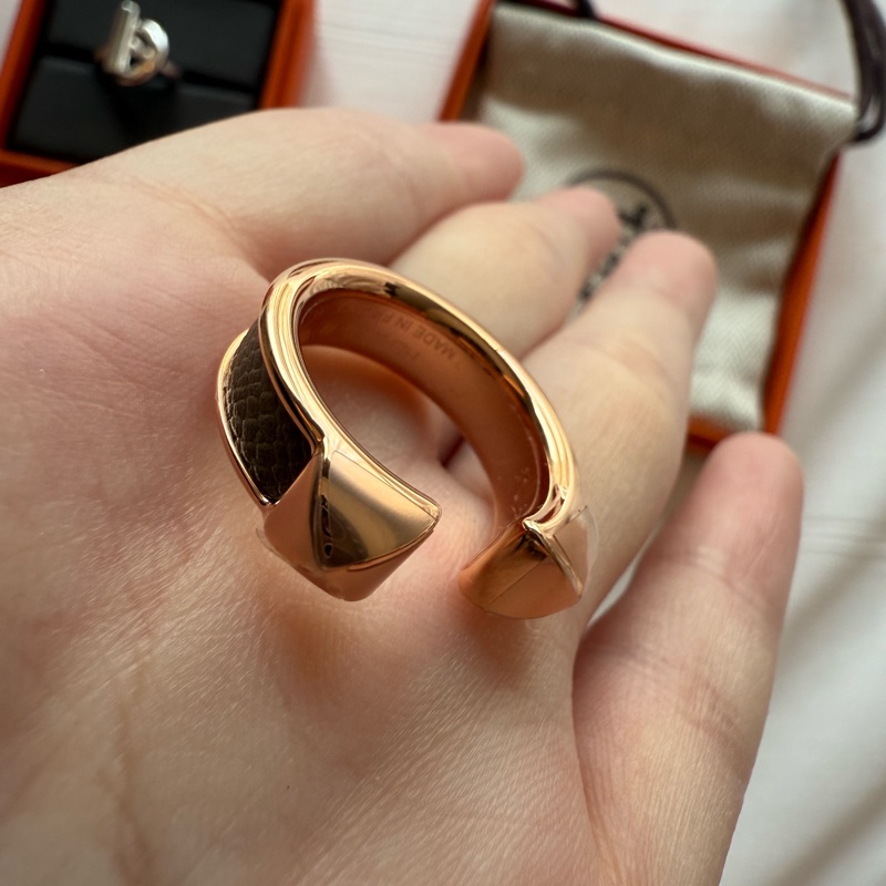 💖Hermes 皮戒指 Athena 卯釘戒指💖 全新 53號-1