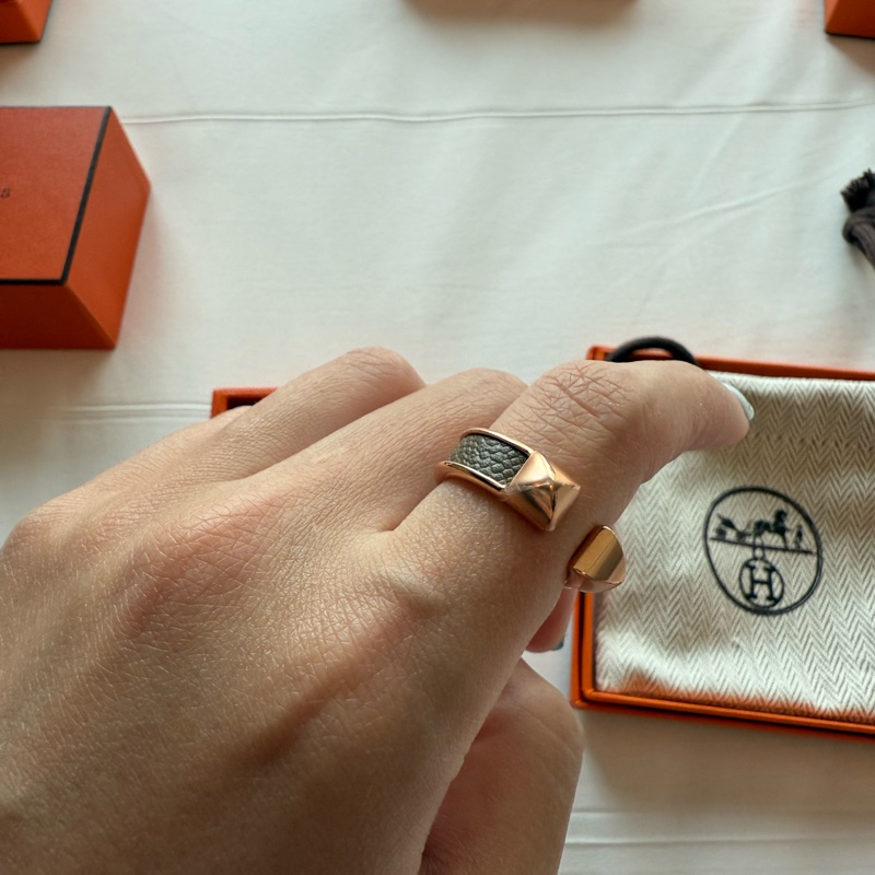 💖Hermes 皮戒指 Athena 卯釘戒指💖 全新 53號-5