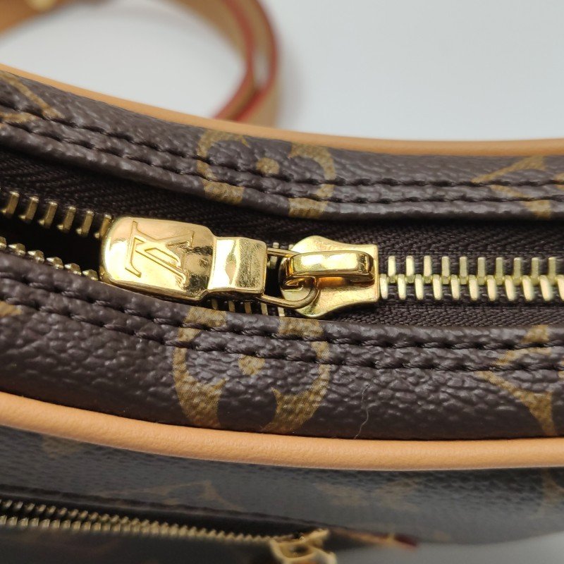Louis Vuitton (LV) Loop植鞣革Monogram印花肩背包晶片款-9