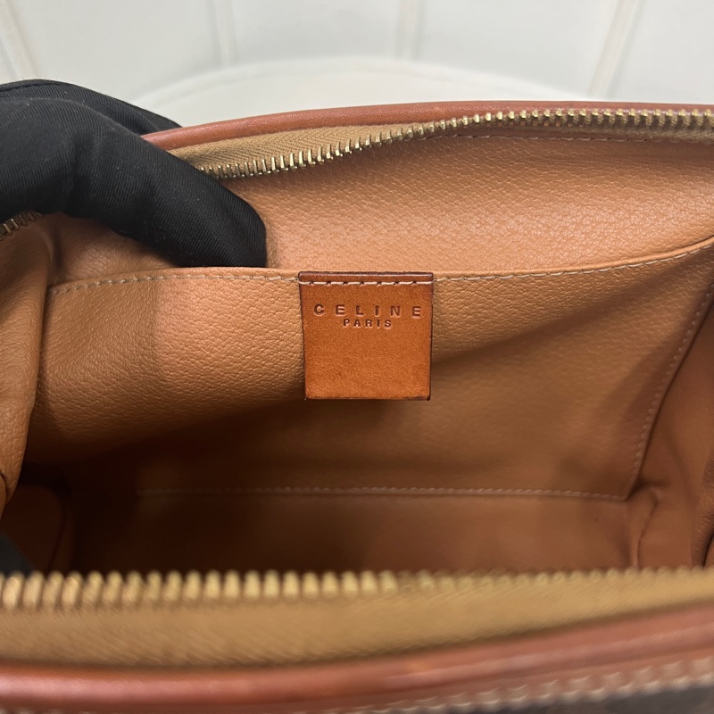 Celine Macadam 凱旋門老花系列棕色手拿化妝包 XC524-11