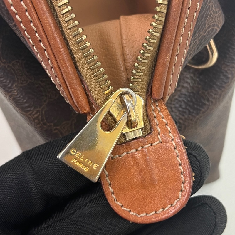 Celine Macadam 凱旋門老花系列棕色手拿化妝包 XC524-14