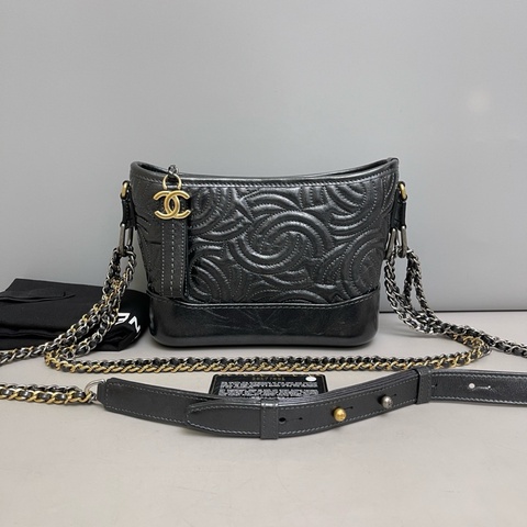 Chanel香奈兒 浮雕雙C全皮小號流浪包，98新 成色很好