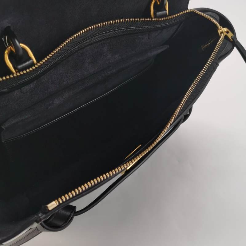 Celine Belt鯰魚包Micro牛皮純色紐結飾帶斜背包單肩包-6