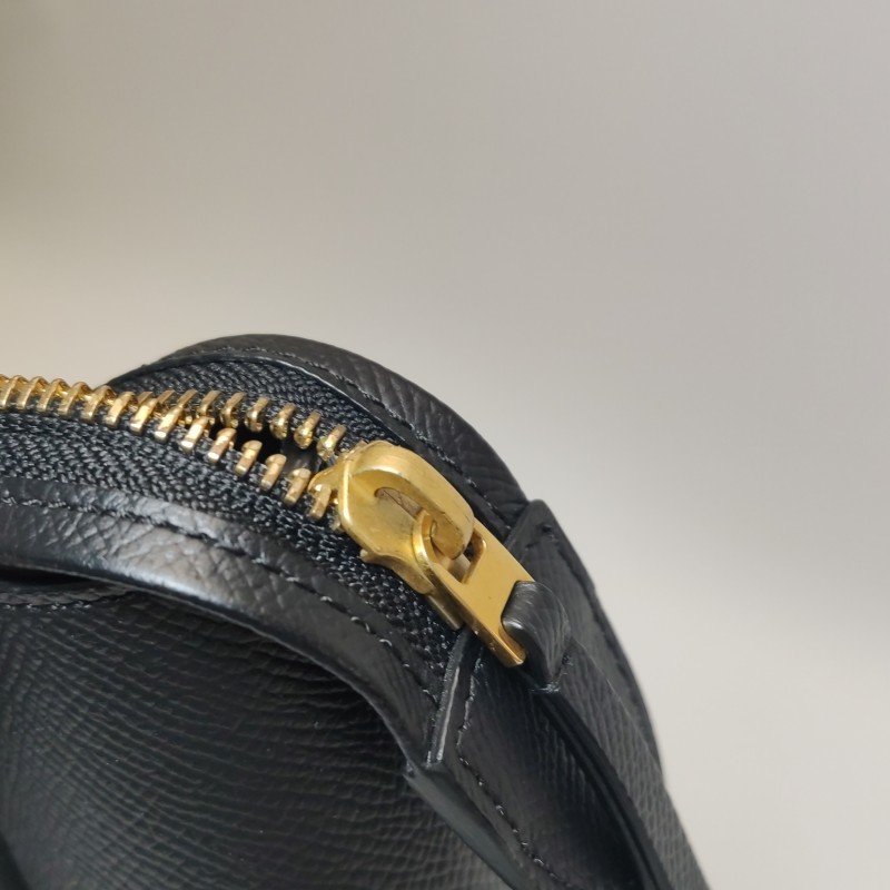 Celine Belt鯰魚包Micro牛皮純色紐結飾帶斜背包單肩包-13