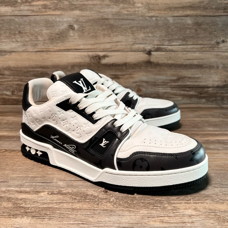 LV trainer 黑白熊貓 滿印 黑色老花 壓紋印花 浮雕 41碼-1