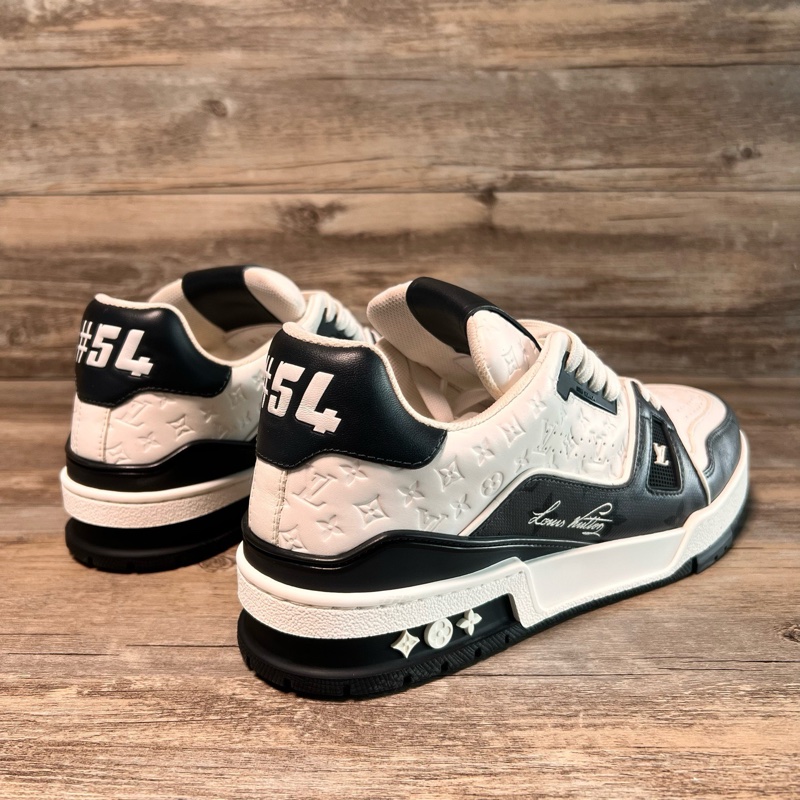 LV trainer 黑白熊貓 滿印 黑色老花 壓紋印花 浮雕 41碼-2