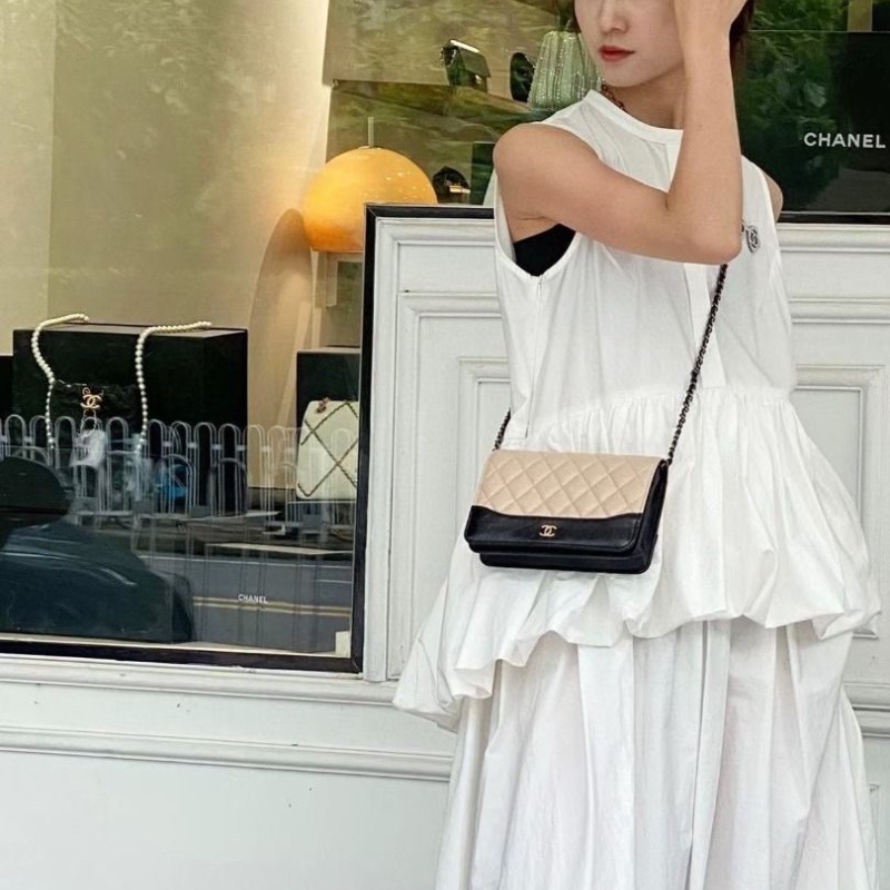 Chanel 流浪拼色woc鏈條包 黑色拼奶茶色 金扣 油蠟皮 19*13*4 9新 配件塵袋保卡-0