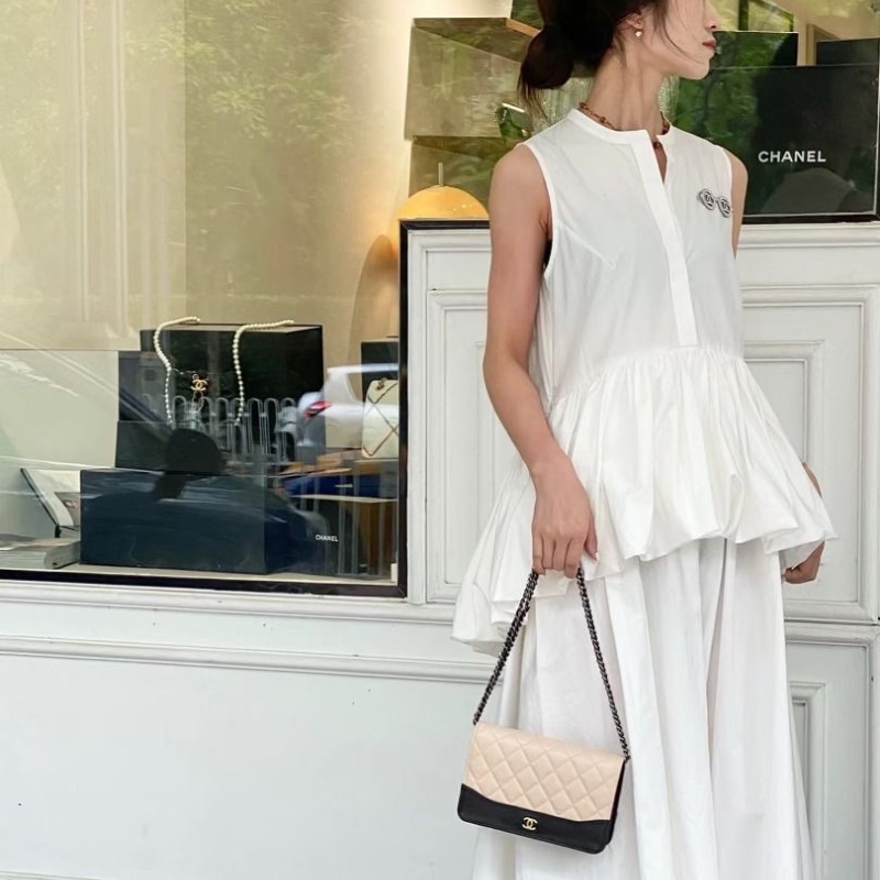 Chanel 流浪拼色woc鏈條包 黑色拼奶茶色 金扣 油蠟皮 19*13*4 9新 配件塵袋保卡-1